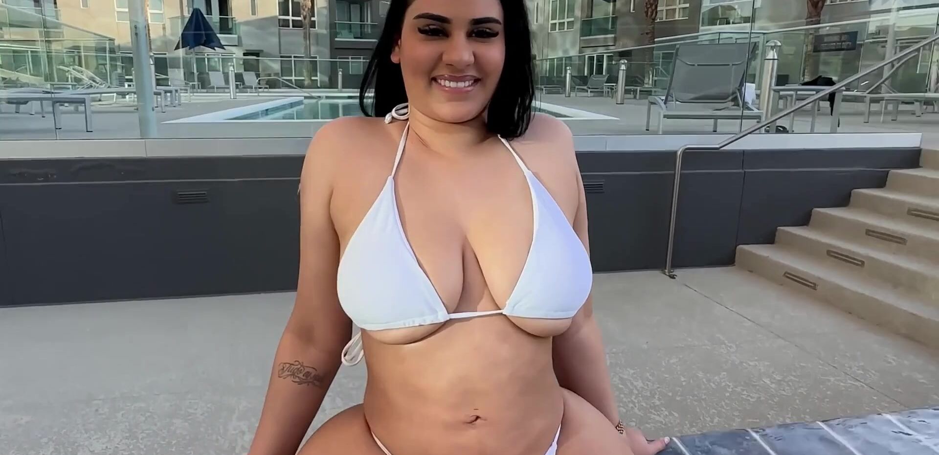 Dominique Jane Poolside | ChubbyPorn.com